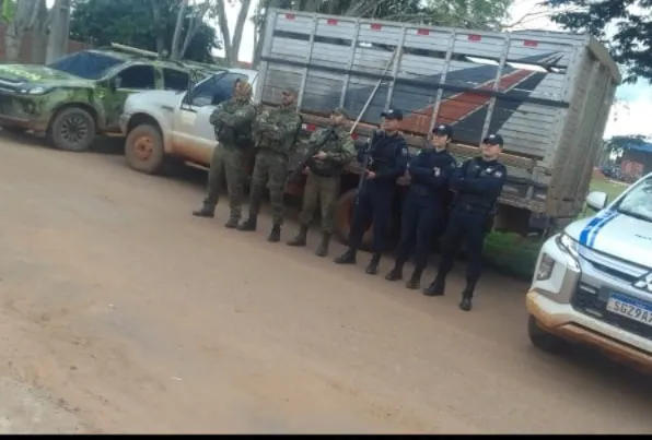 Caminhão boiadeiro roubado em Plácido de Castro, é recuperado pelo GEFRON na zona rural de Capixaba, no interior do Acre