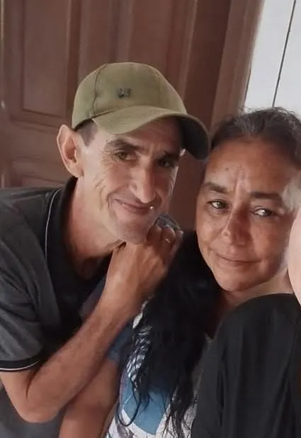 Casal que teve perna quebrada durante acidente de moto em Plácido de Castro pede ajuda para custear tratamento; homem de 51 anos teve perna amputada