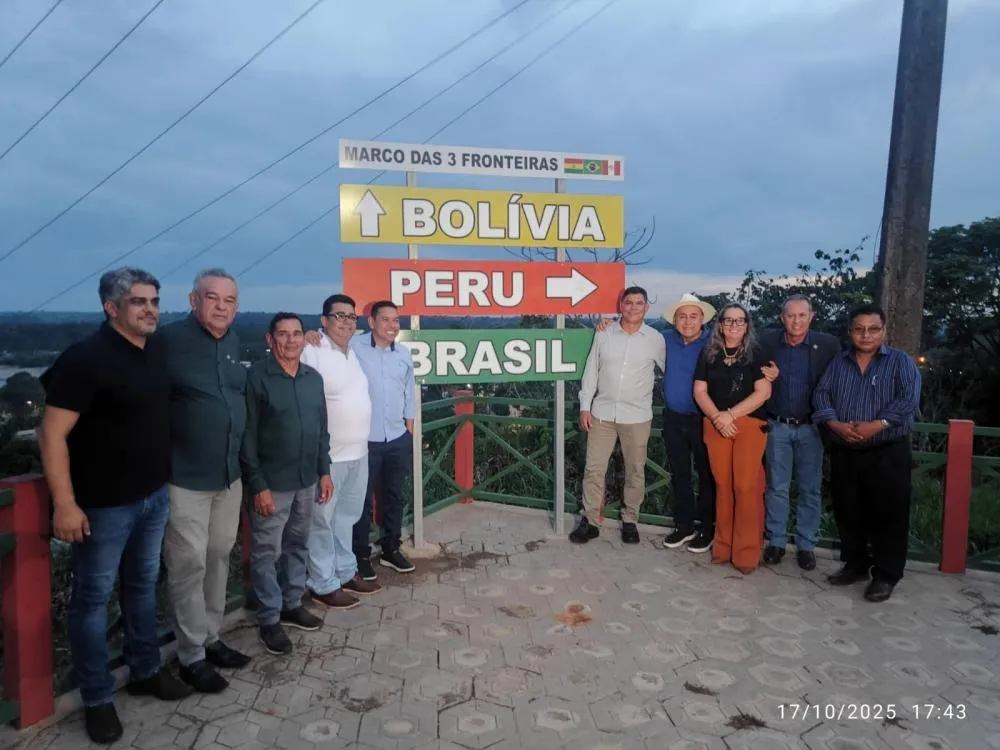 Camilo da Silva participa de encontro de prefeitos em Assis Brasil, no interior do Acre