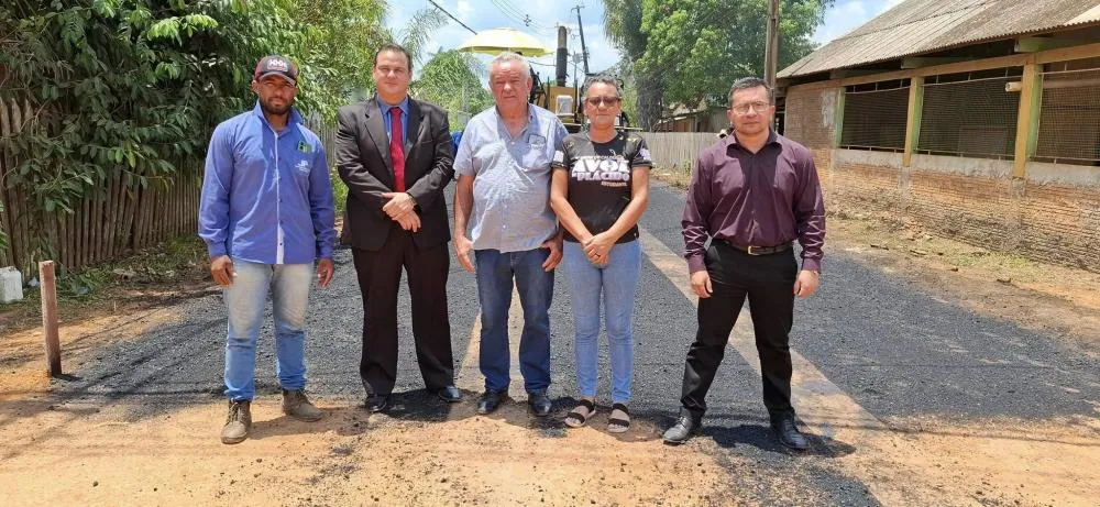 Honrando compromisso, Prefeitura de Plácido de Castro inicia recapeamento asfáltico da rua Maria Cardoso, no bairro Serraria