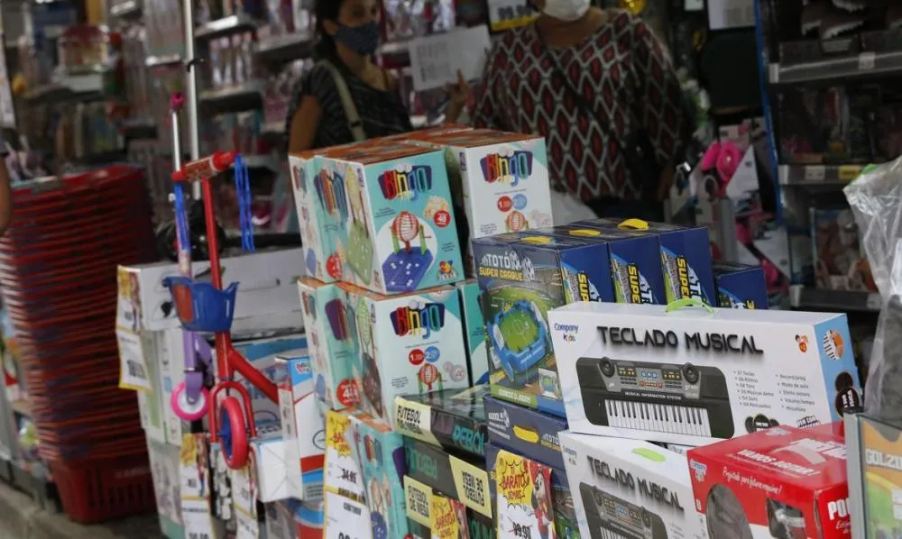 Especialista explica os riscos da pirataria de brinquedos no Dia das Crianças