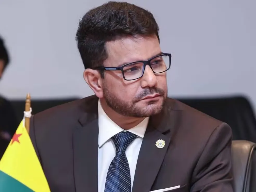 Gladson Camelí tem bloqueio de bens e retenção de passaporte mantidos por mais 6 meses