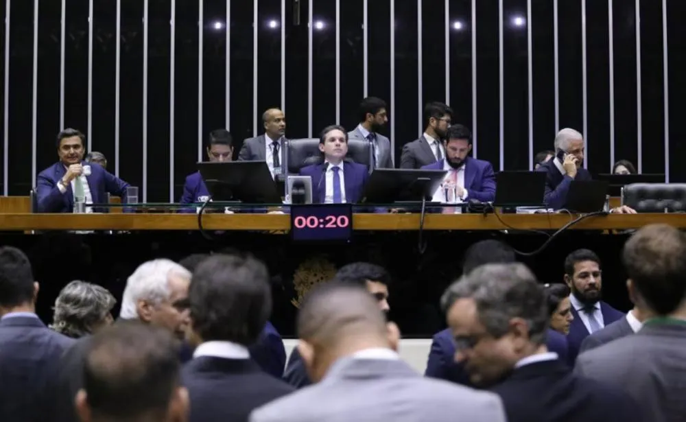 Câmara aprova PL Antifacção, que endurece penas para o crime organizado