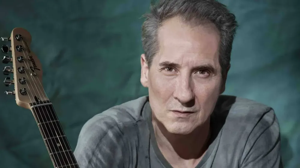 Primeiros erros: como Kiko Zambianchi transformou ataques de pânico em música?