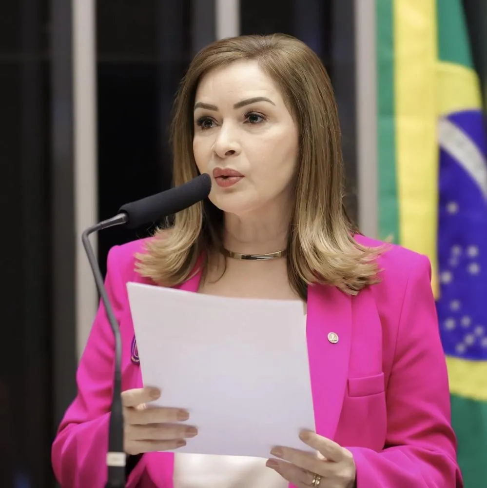 Projeto de autoria da Deputada Socorro Neri garante água potável e saneamento básico em todas as escolas públicas do país