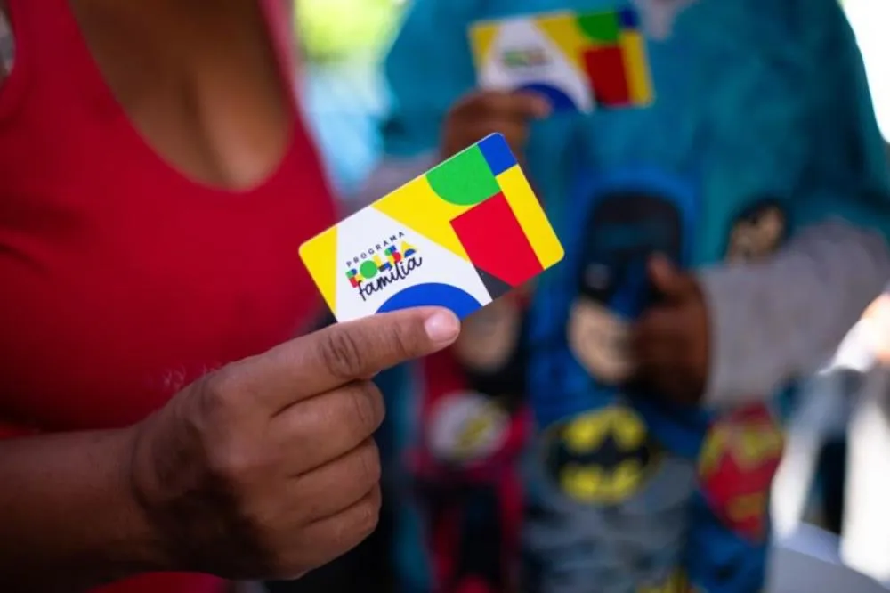 Bolsa Família é antecipado em dezembro e começa a pagar 18,7 milhões nesta quarta-feira