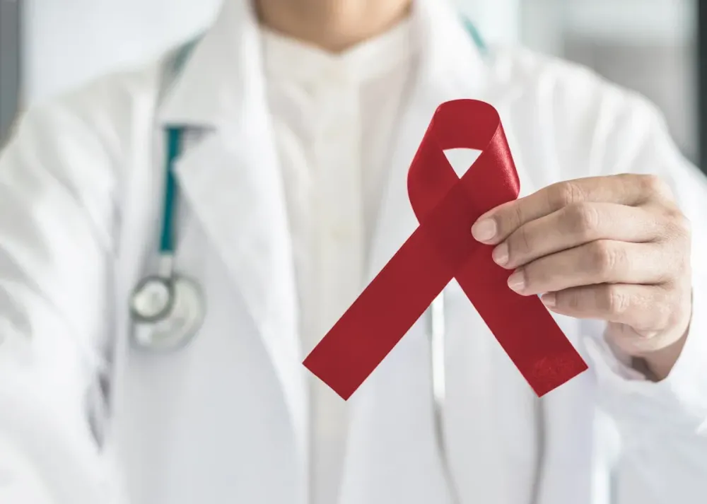 Nova terapia reduz em 83% risco de avanço de câncer sem cura, diz estudo