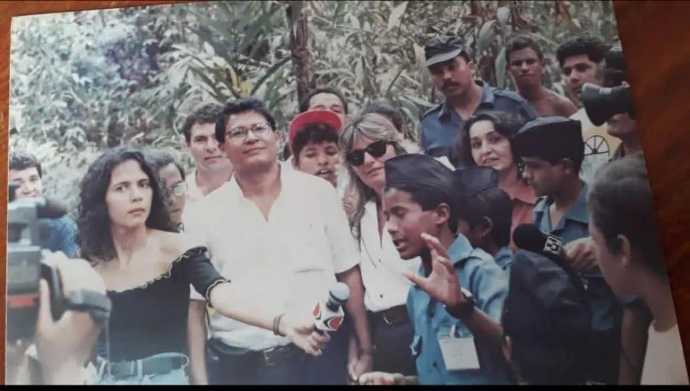 Foto rara mostra ex-governador Edmundo Pinto, durante inauguração do extinto Parque Ecológico, em Plácido de Castro acompanhado pela Guarda Mirim – GM