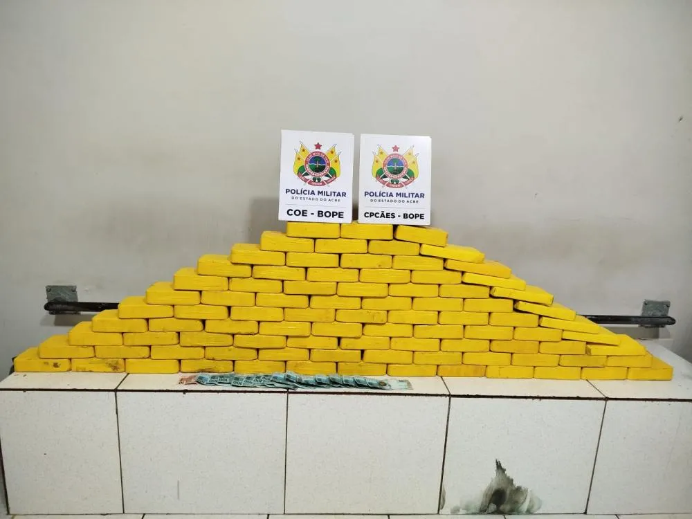 Polícia Militar prende dupla e apreende 90 kg de drogas em ramal da Transacreana