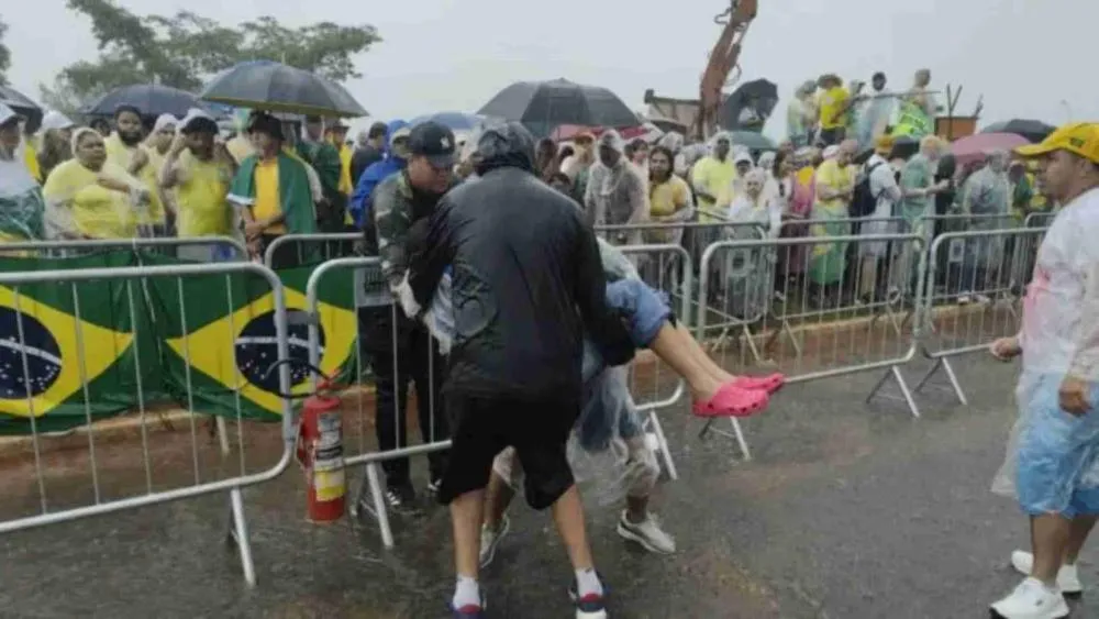 Esquerda comemora raio que atingiu manifestantes da caminhada de Nikolas