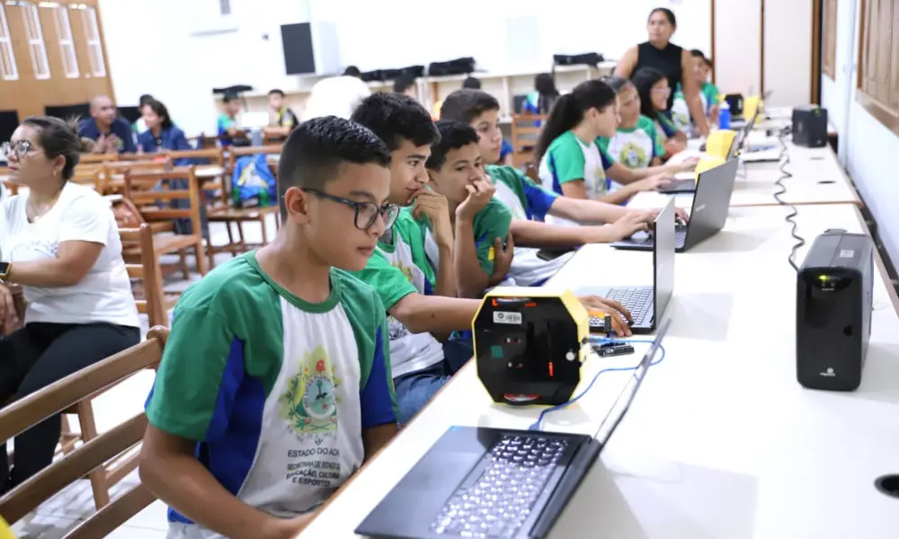 Cursos EaD em Inglês e Espanhol destinados a estudantes da rede pública do Acre, estão com inscrições abertas em Plácido de Castro