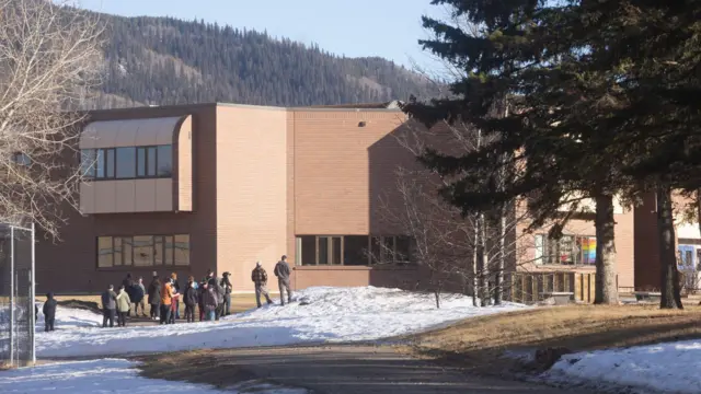 Ataque em escola no Canadá deixa ao menos 9 mortos; suspeita também morreu