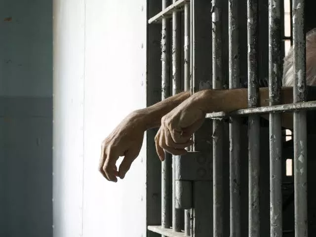 Ex-policial militar é preso em flagrante por desacato e tentativa de suborno a policiais militares em barreira policial, em Plácido de Castro