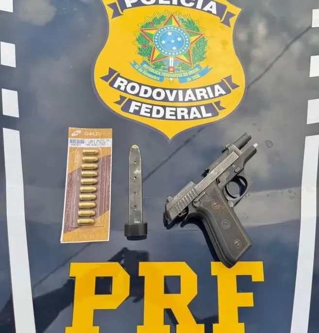 PRF apreende pistola e prende homem por porte ilegal de arma na AC-40