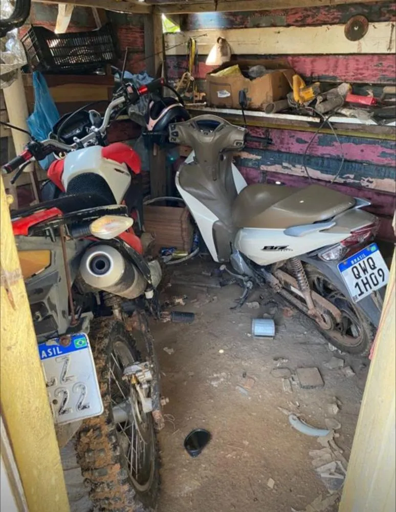 Dois assaltos à mão armada são registrados em sequência e motos são recuperadas em Plácido de Castro