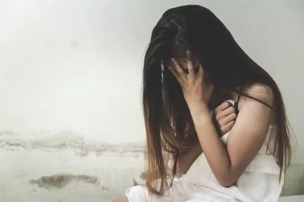 Grupo de 12 alunas busca delegacia no AC e denuncia diretor de colégio por assédio sexual; suspeito foi preso