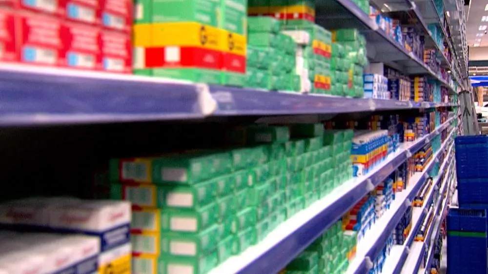 Entenda como funcionará lei que permite venda de remédios em supermercados