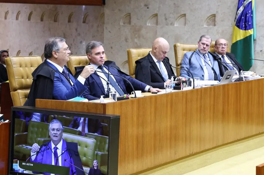 CPMI do INSS pede investigação de ministros do STF e familiares por contratos com o Master