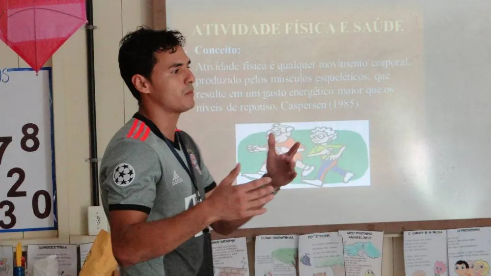Palhaço há sete anos, professor Tássio Santos usa humor para levar arte a comunidades no AC: 'Não é só performance'
