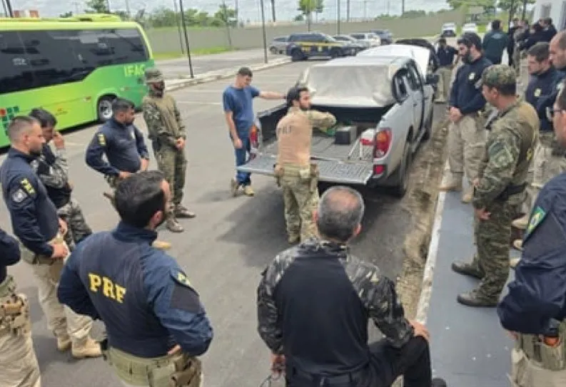PRF prende 22 pessoas e apreende armas, munições e produtos ilegais na Operação Vertens no Acre