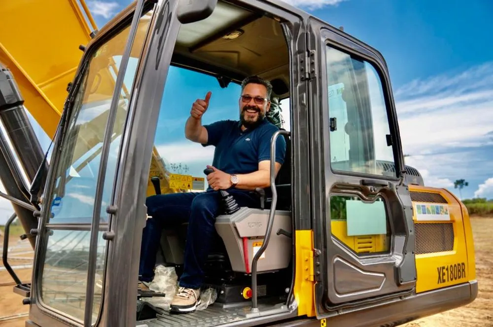 Alan Rick articula mais de R$ 36 milhões em máquinas, veículos e equipamentos para fortalecer produção rural e serviços nos municípios do Acre