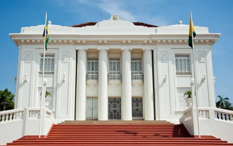 Governo decreta ponto facultativo e servidores terão feriado prolongado