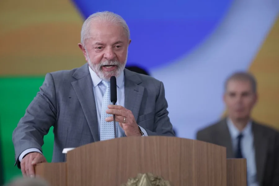Desconhecendo a realidade da educação brasileira, Lula diz que Brasil não precisa de escolas cívico-militares