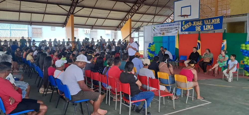 Prefeitura de Plácido de Castro amplia estrutura e entrega kits a estudantes da Escola José Valmir de Lima