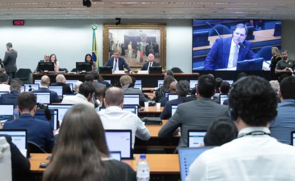 Fim da escala 6x1: CCJ da Câmara aprova proposta para redução da jornada de trabalho