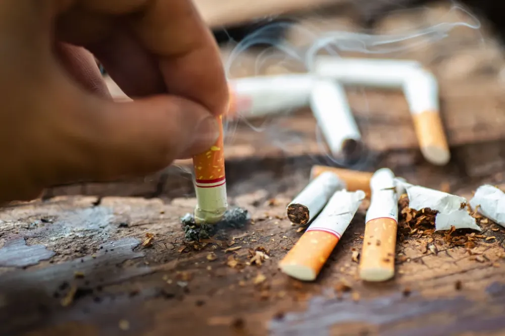 Reino Unido proíbe venda de cigarros: médicos brasileiros defendem ação