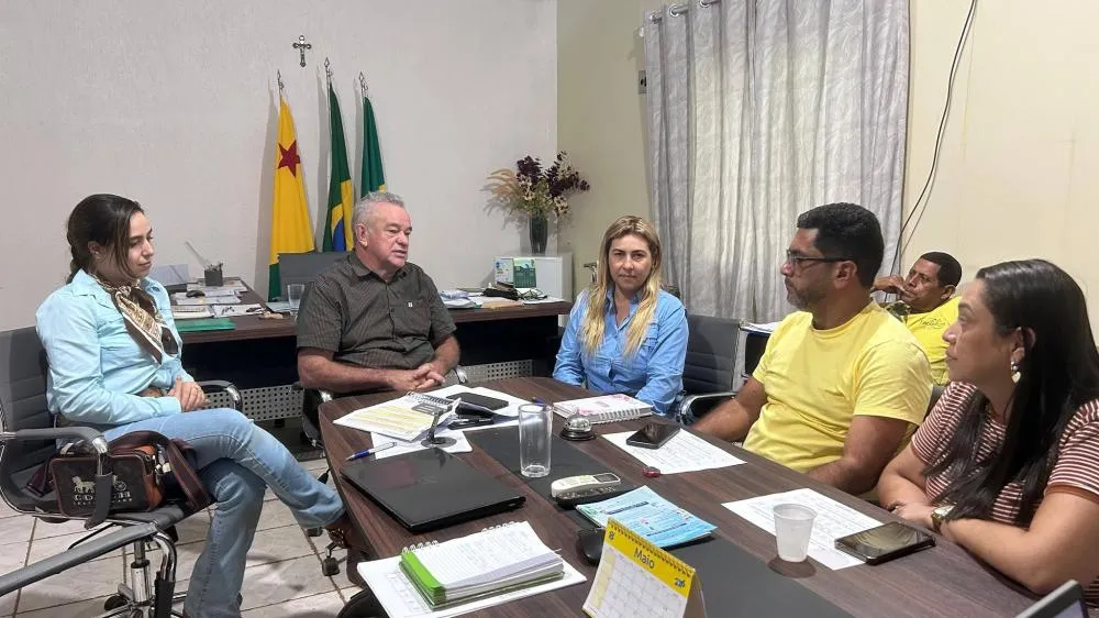 Durante reunião com representantes do SINTEAC, Prefeitura de Plácido de Castro sinaliza realização de concurso público efetivo para a Educação até o final do segundo semestre de 2026