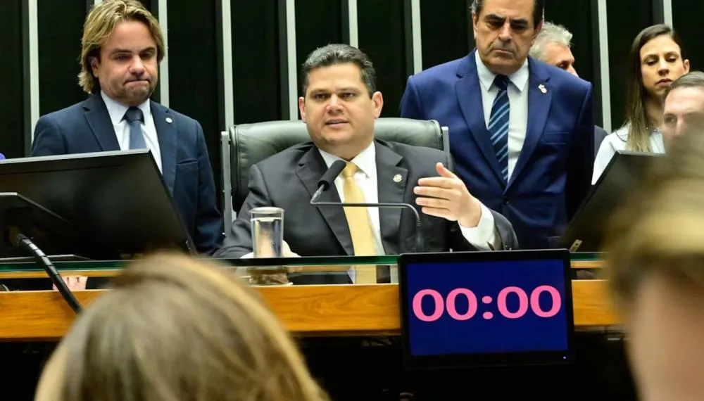 Em nova derrota de Lula, Congresso derruba vetos a projeto que reduz pena de Bolsonaro e condenados pelo 8/1
