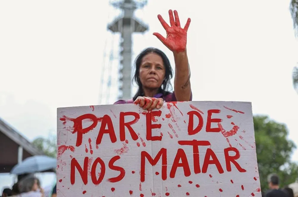 Crescimento de feminicídios desafia políticas de proteção às mulheres