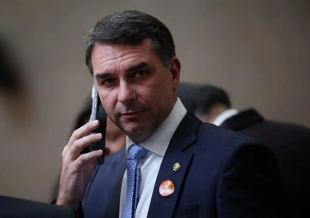 Flávio nega ‘camaradagem’ e diz que rompeu contato com Vorcaro após polêmicas do Master