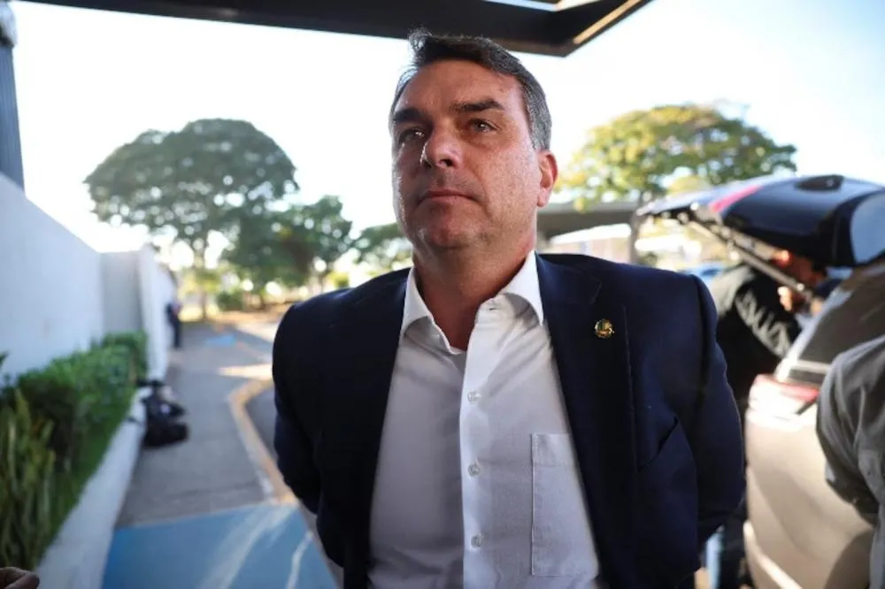 Flávio Bolsonaro reforça intenção de manter candidatura: ‘Não vou desistir’