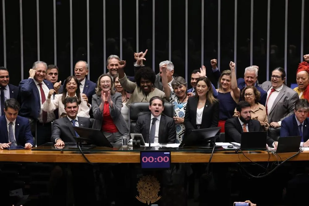 Câmara aprova MP que reajusta piso salarial dos professores da educação básica