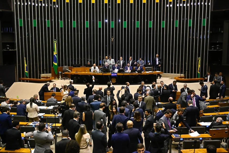 Coronel Ulysses, Roberto Duarte e Meire Serafim tentam rebater críticas sobre emenda que adia fim da escala 6×1