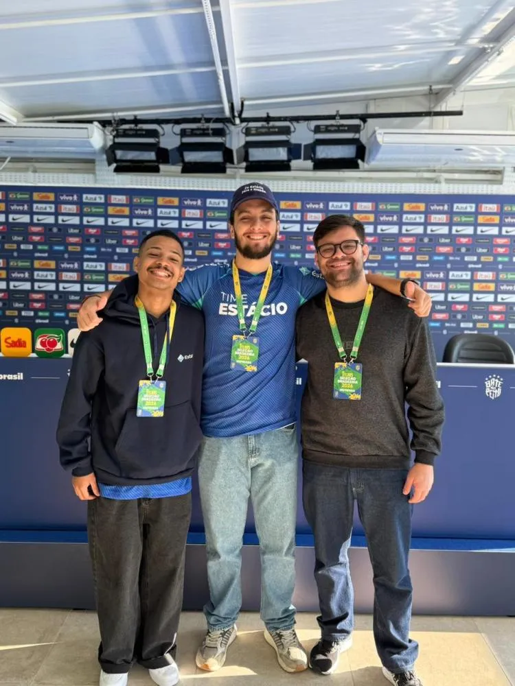 Universitários garantem experiência profissional no maior evento de Futebol do mundo