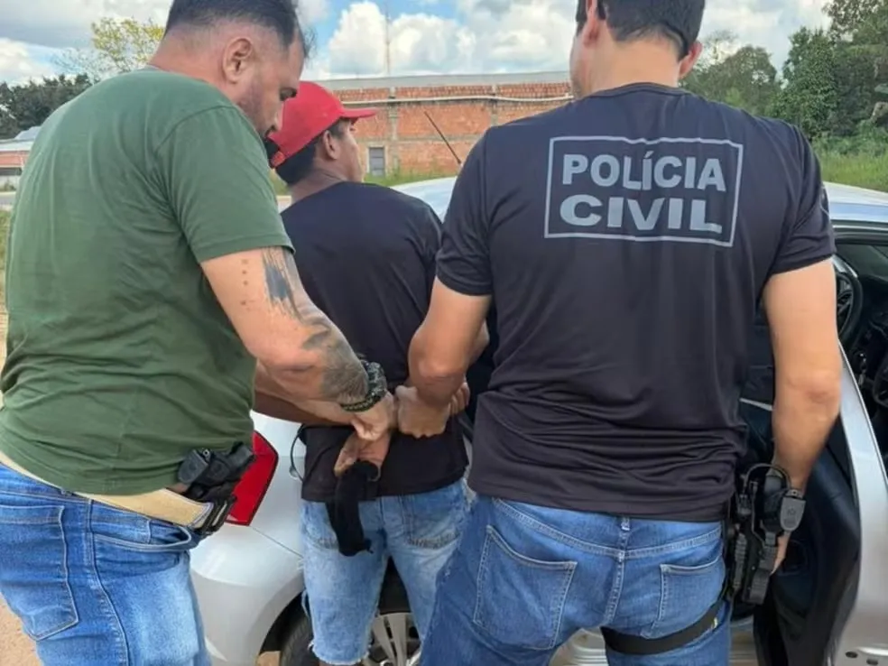 Quatro adultos são presos e um adolescente apreendido por invadir casa e matar homem a tiros no AC