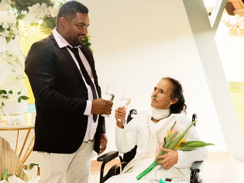 Maria Josiane Silva Cruz e Cleusiano Ferreira da Silva celebraram o casamento na capela da Fundação Hospital Estadual do Acre — Foto: André Freitas/Fundhacre