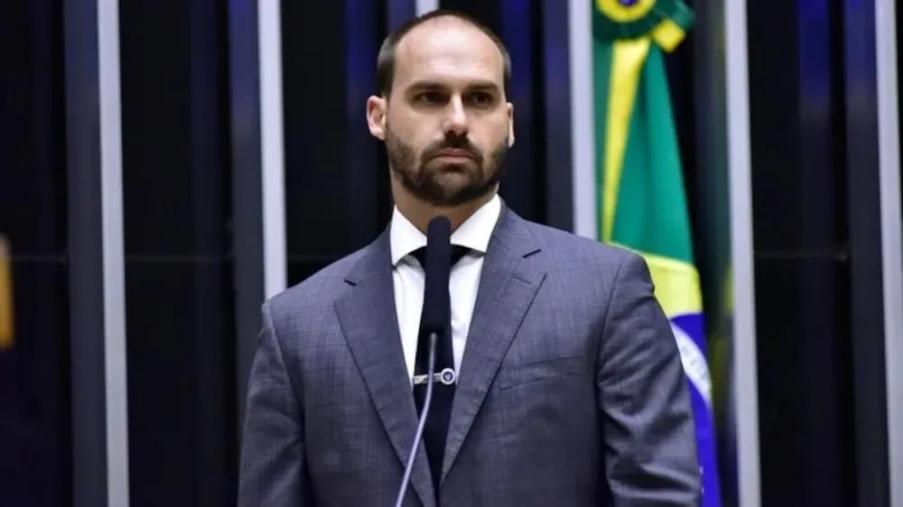 Às vésperas de julgamento, Eduardo pede a Trump retomada de sanções contra Moraes