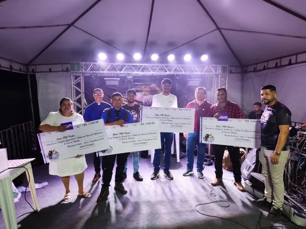 Finalistas e vencedores do Show de Calouros “A Voz de Plácido 2026” durante cerimônia realizada na Avenida Epaminondas Jácome, em Plácido de Castro - Foto: Assessoria.