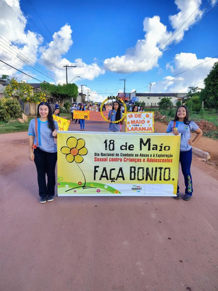 Prefeitura de Plácido de Castro Realiza Caminhada em Vila Campinas pelo Combate à Exploração Sexual de Crianças e Adolescentes