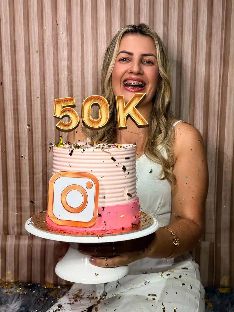 Jafelina Cardoso comemora a conquista de mais de 50 mil seguidores no Instagram, consolidando sua trajetória como influenciadora digital da região - Reprodução do Facebook.