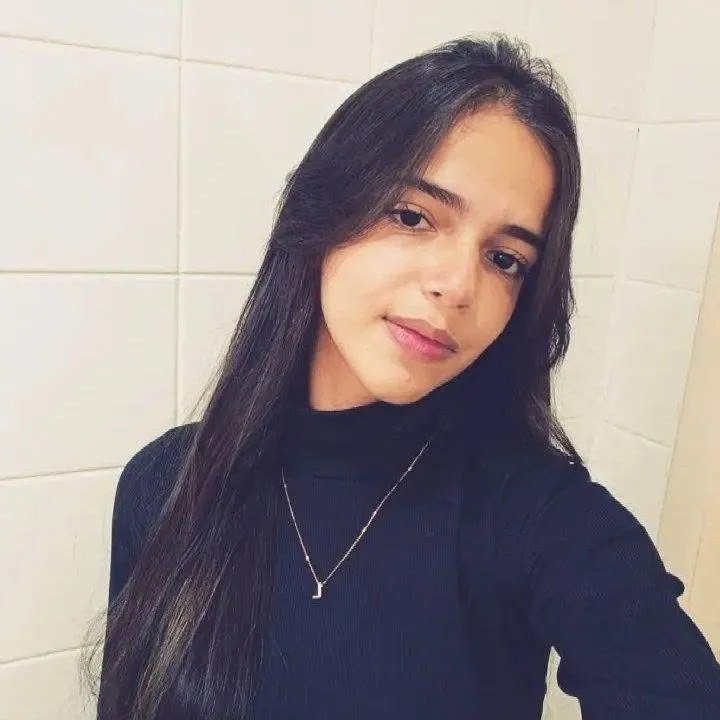 Diagnosticada com osteossarcoma maligno, a jovem Laianny Aquino recebe o apoio de familiares, amigos e da comunidade de Plácido de Castro em uma campanha solidária para auxiliar no custeio de seu tratamento - Foto: Arquivo. 