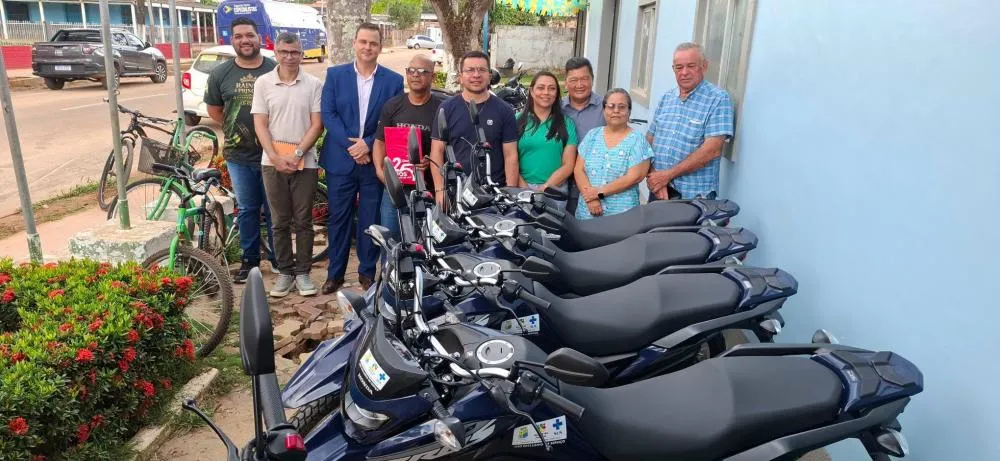 Prefeito Camilo da Silva recebe primeiro lote de motocicletas destinadas aos Agentes Comunitários de Saúde da zona rural - Foto: Áquila Santos. 