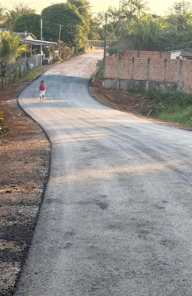 Trecho da Rua José Pereira Nolasco recebe pavimentação entre o Centro e o bairro Pantanal - Foto: Áquila Santos.