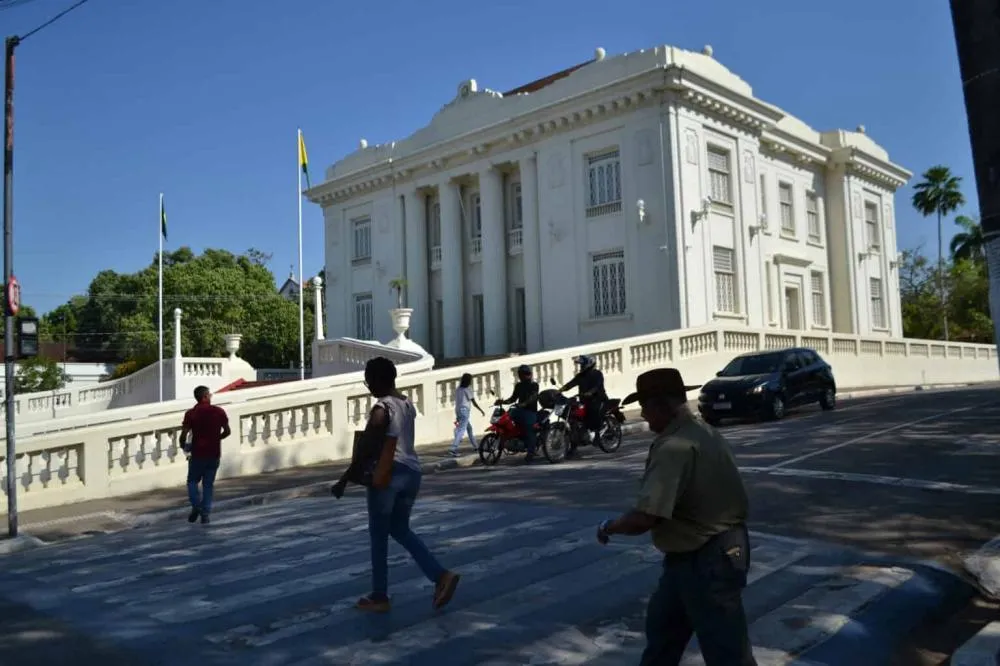 Monumento e símbolos da Revolução Acreana lembram a conquista que incorporou o Acre ao território brasileiro em 1903 - Foto: Google Imagens.