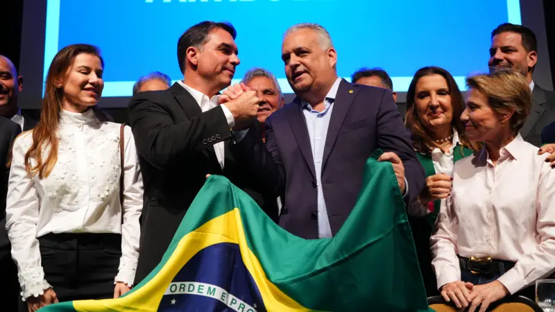 Flávio Bolsonaro e Alfredo Gaspar formam chapa puro-sangue do PL - Foto: Vittor Sales/Divulgação 