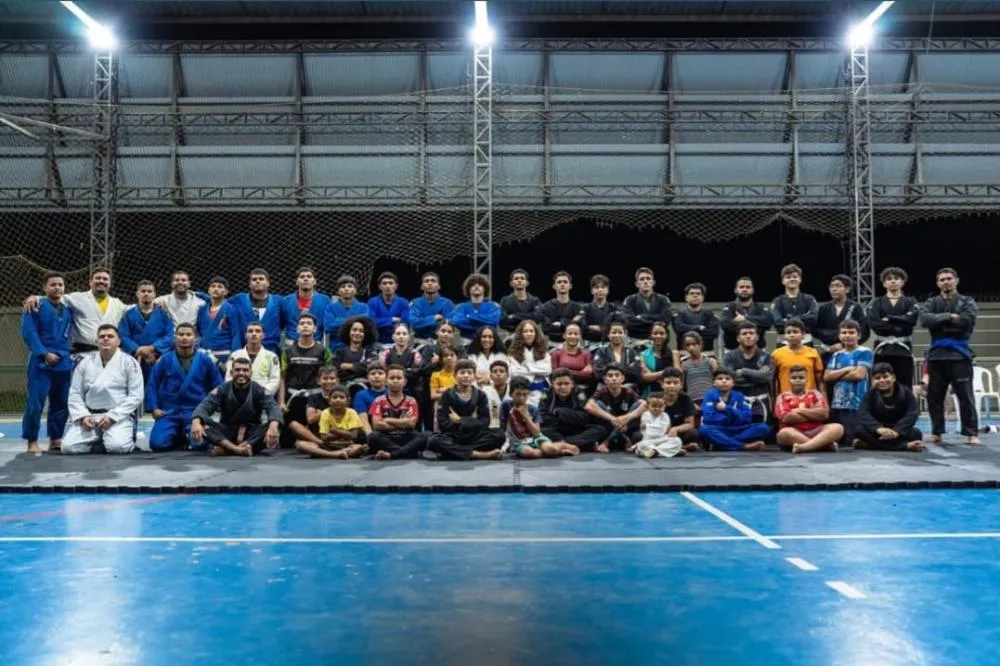 Atletas do Projeto Oportunidades participam da cerimônia de graduação e troca de faixas no ginásio do Sesc, em Plácido de Castro - Créditos fotos: Edivan